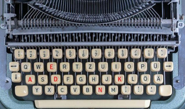 Image by Wilhelm Gunkel (https://unsplash.com/photos/black-and-white-typewriter-on-brown-wooden-table-di8ognBauG0)